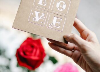 Internettet kan ikke slå julekort ihjel, og det er derfor