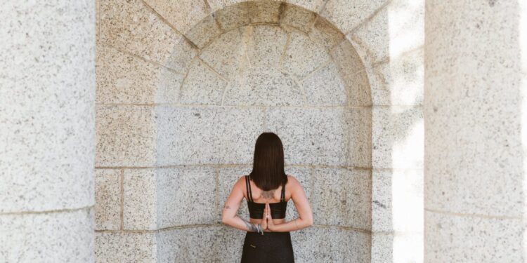 Dyrkelse af Opmærksomhed og Meditation: Praktiske Tips til et Balanceret Liv